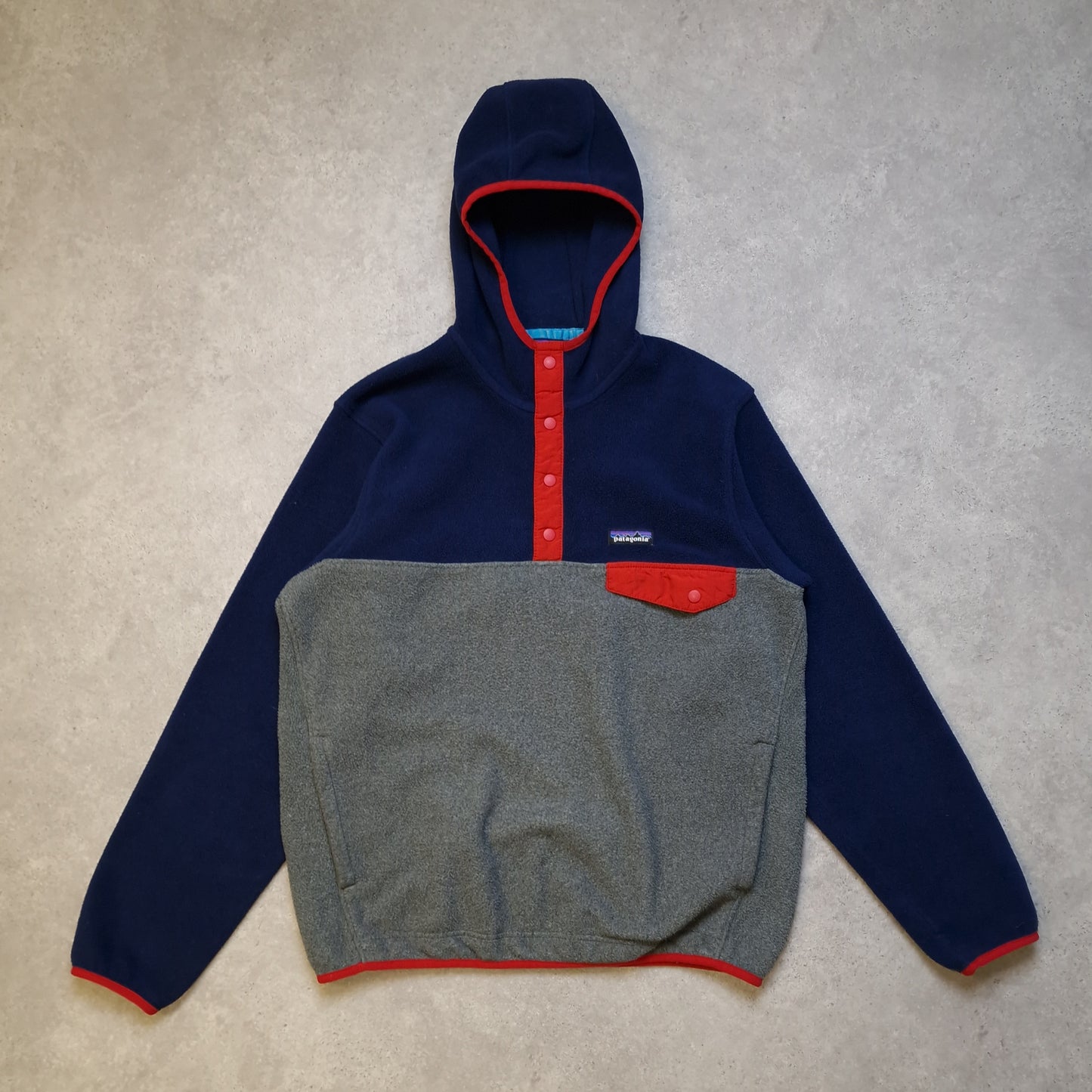 Patagonia hooded snap-t fleece in blue/grey/red  - medium